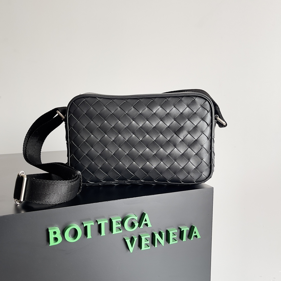 Bottega-Veneta-Men-Small-Classic-Intrecciato-Camera-Bag-Black.jpg