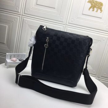 LV Men Discovery Messenger Bag