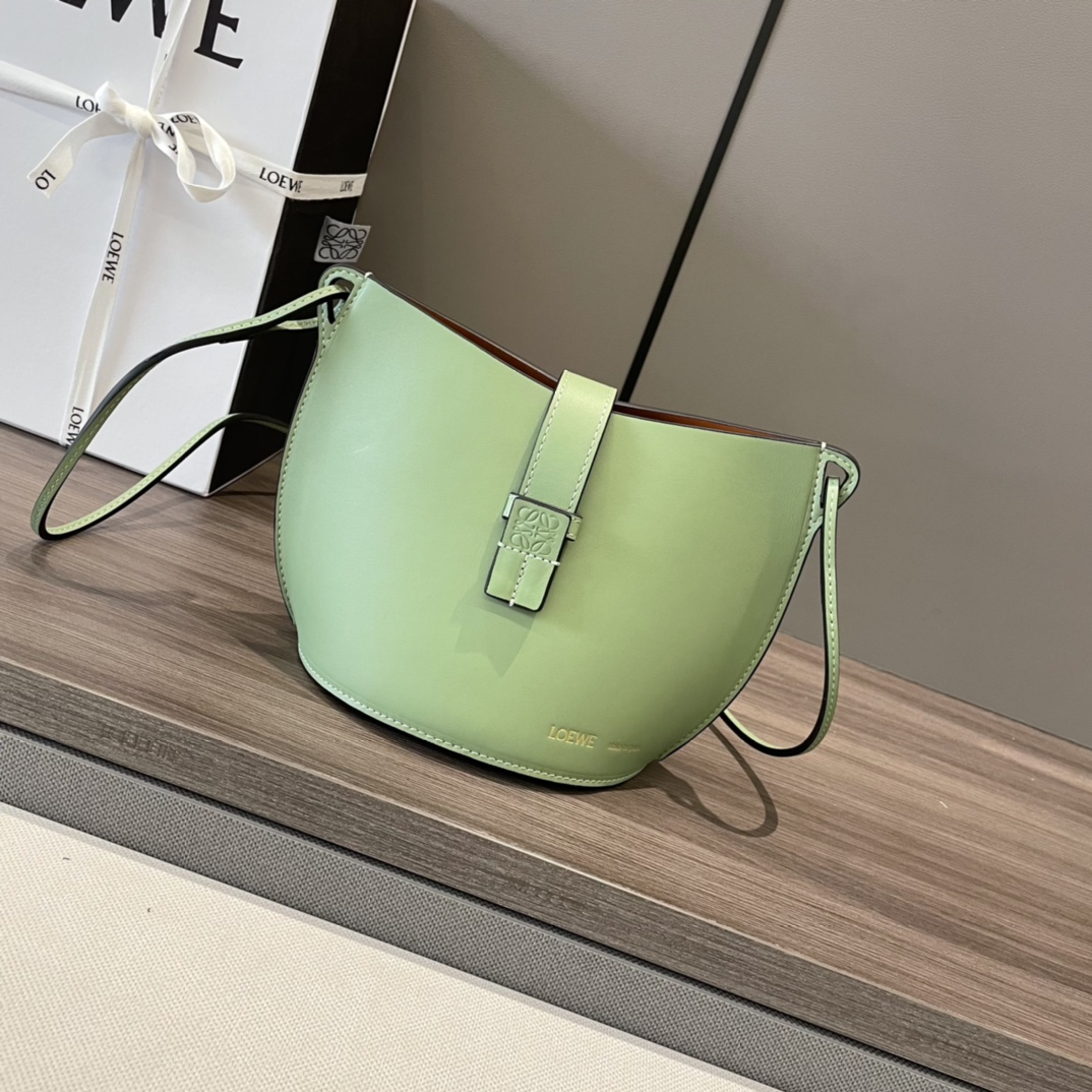 Loewe-Moulded-Bucket-bag-in-Calfskin-Rosemary.jpg