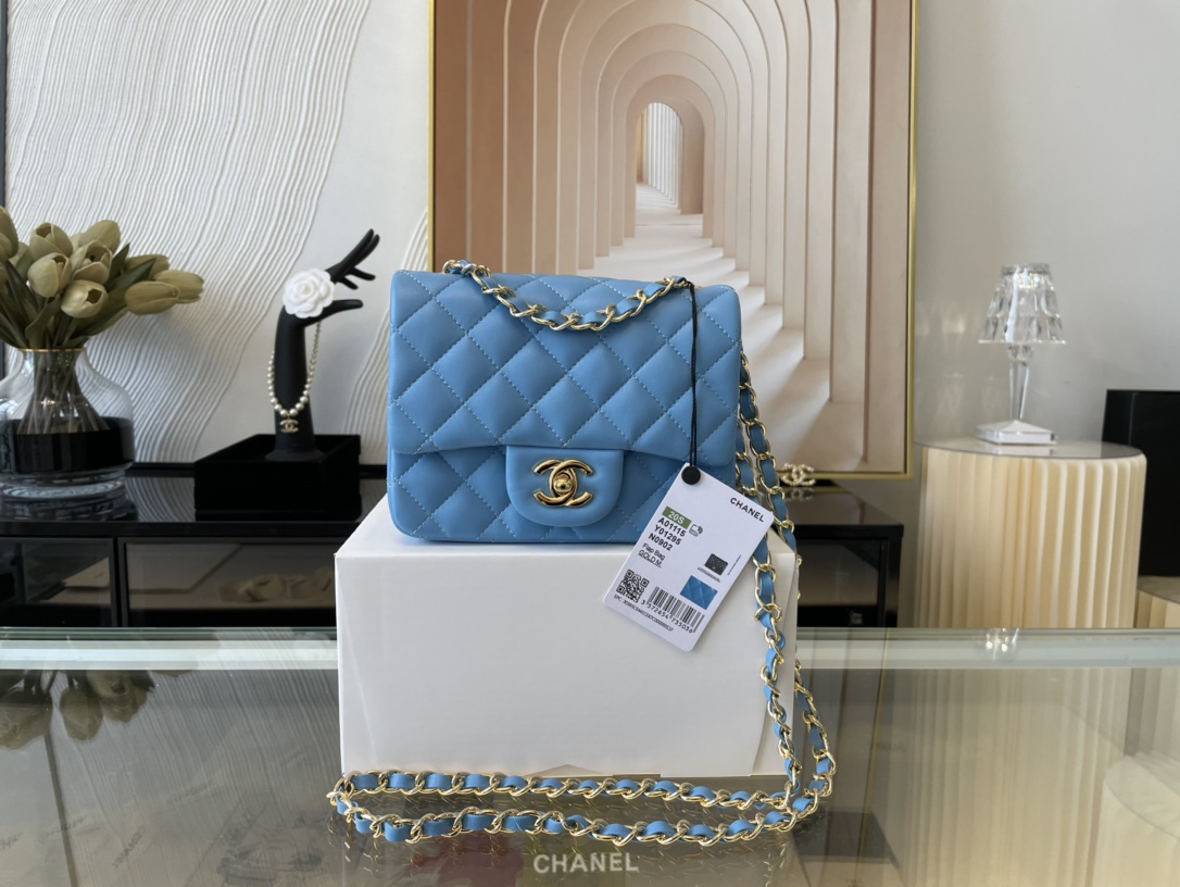 Replica-Chanel-Clasica-Flap-Mini-Chain-Shoulder-Bag-17cm-Quilted-Lambskin-With-Gold-Blue.jpg
