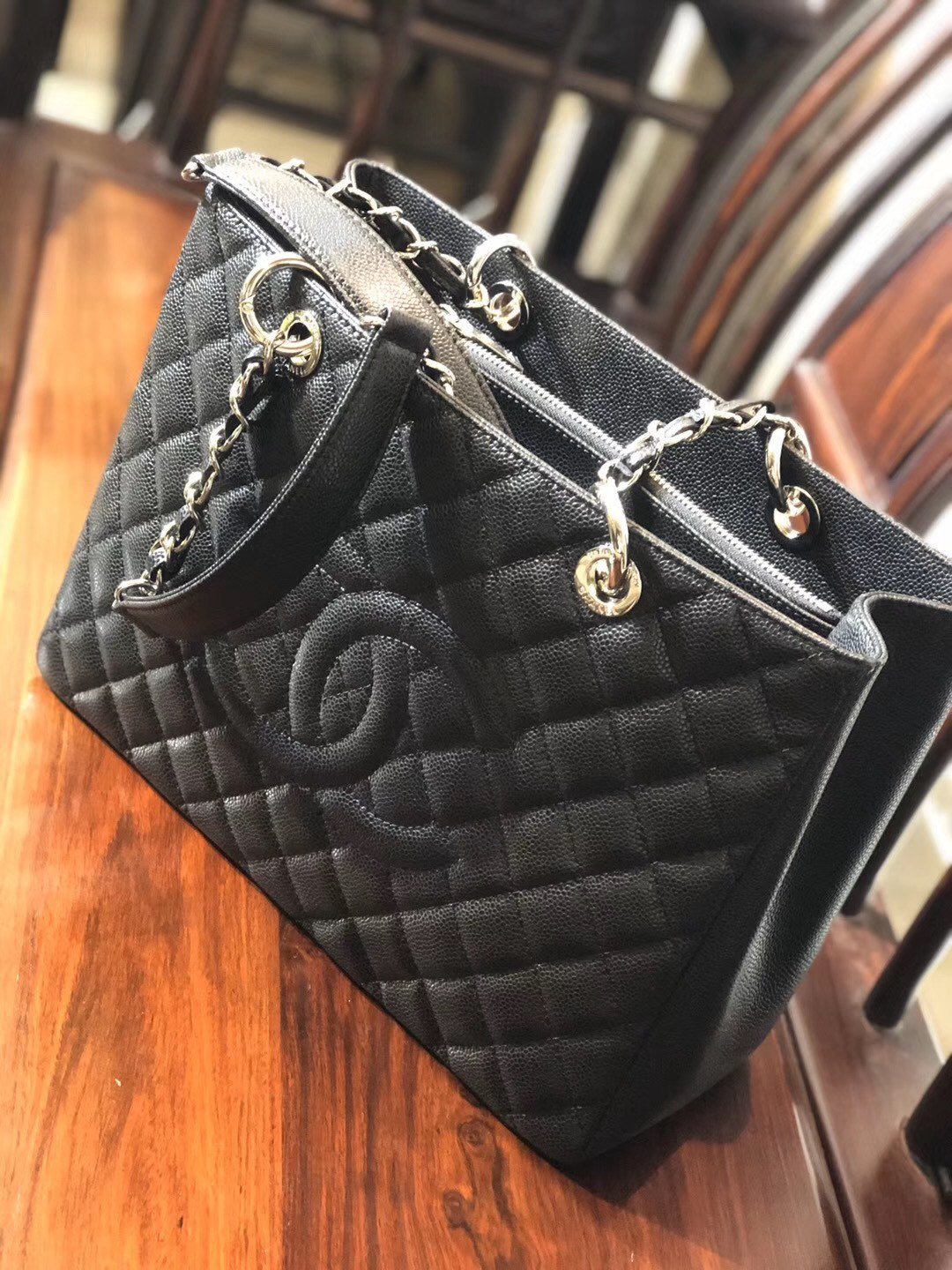 Replica-Chanel-Large-Shopping-Bag-Haas-Grained-Calfskin-Silver-Tone-Metal-A20995.jpg
