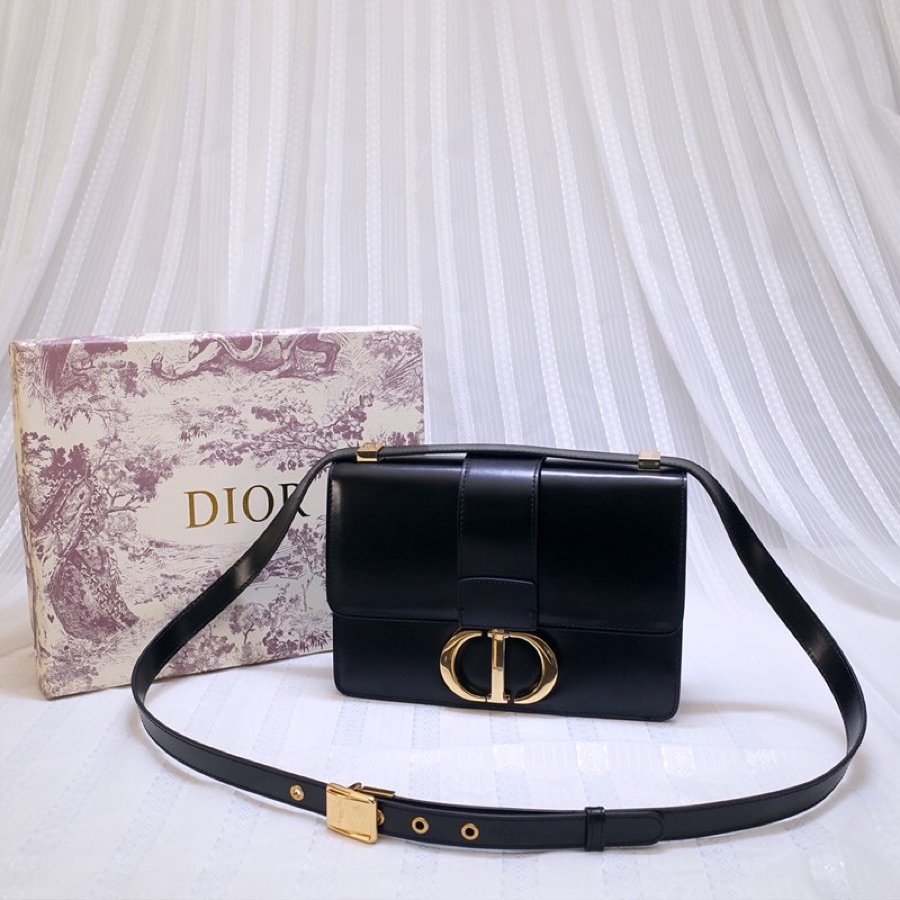 Replica-Dior-30-Montaigne-Calfskin-Bag-in-Smooth-Black-Calfskin-and-CD-Clasp.jpg