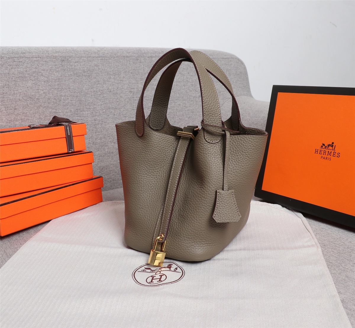 Replica-Hermes-Picotin-Lock-Bag-18cm-and-22cm-Elephant-Grey-with-Gold-Hardware.jpg