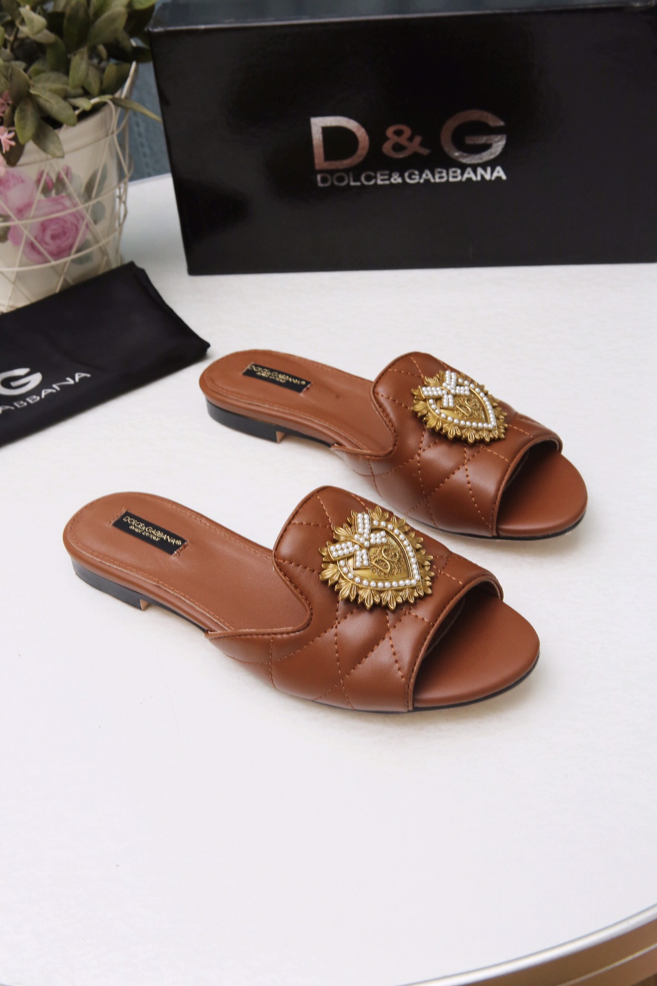 Dolce-Gabbana-Women-Flat-Sandals-0018-35-43.jpg