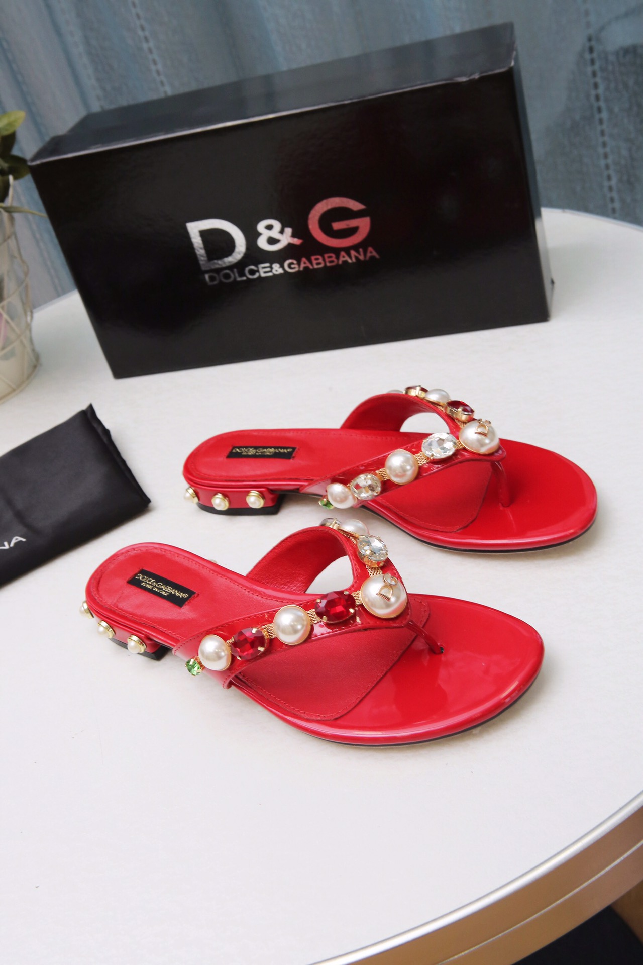 Dolce-Gabbana-Women-Flip-FlopsSandals-0014-35-43.jpg