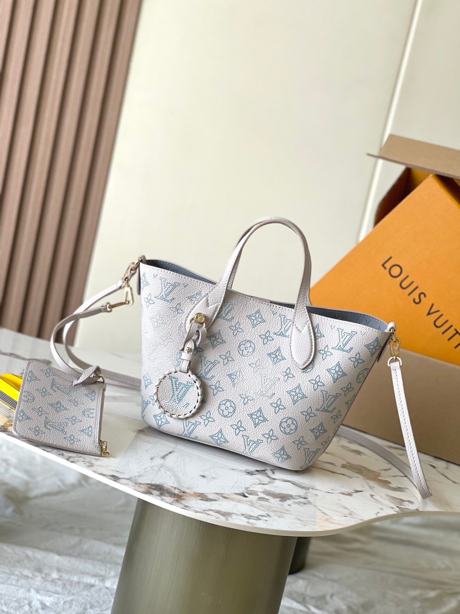Louis-Vuitton-M12088-Bella-Blossom-PM-Brume-Gray.jpg
