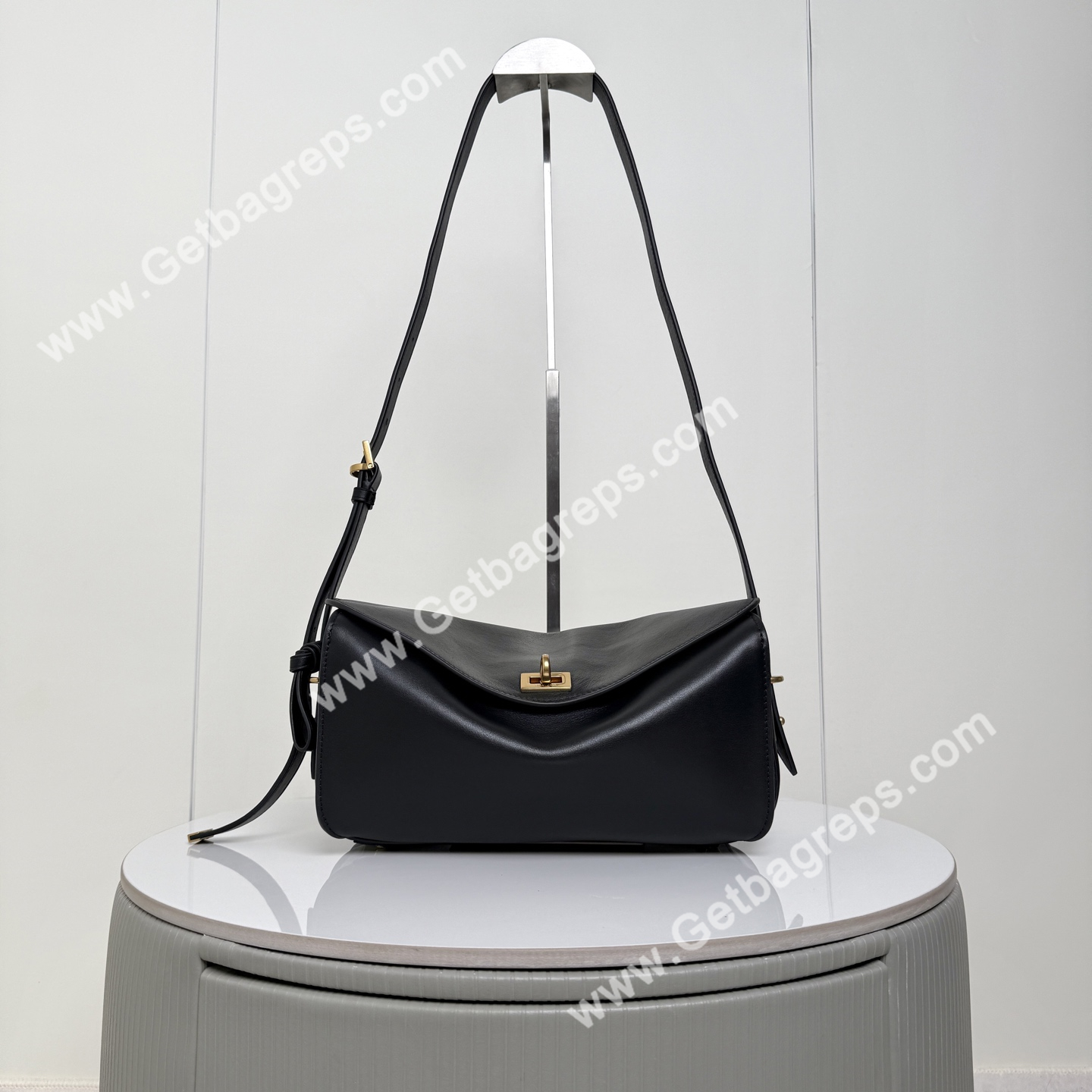 Balenciaga-Womens-Le-7-Shoulder-Bag-Medium-in-Black.jpg